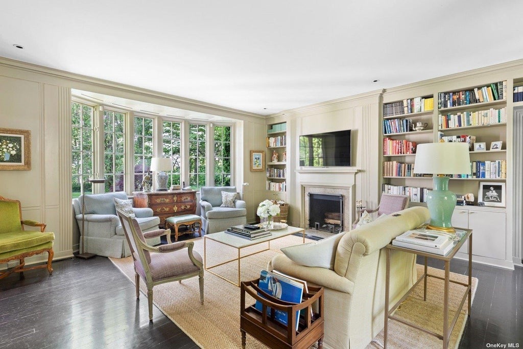5 of 32 - 211 Sunset Road, Laurel Hollow, NY