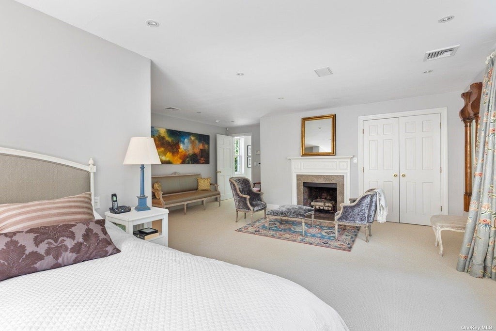 7 of 32 - 211 Sunset Road, Laurel Hollow, NY