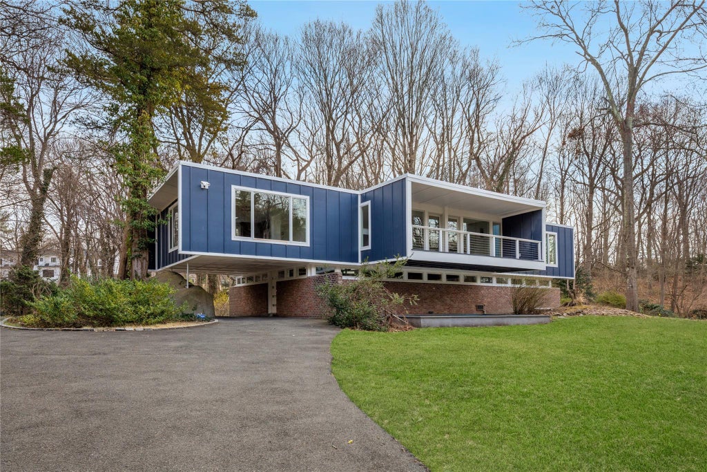 1 of 31 - 25 Wood Road, Sands Point, NY