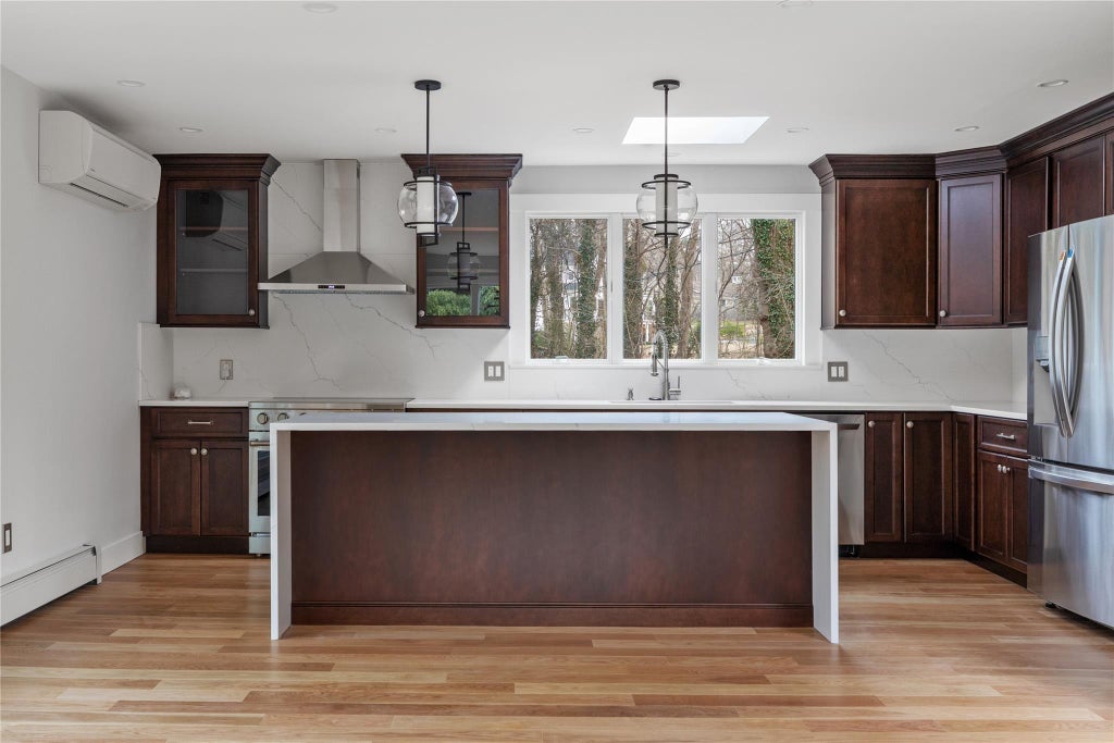 10 of 31 - 25 Wood Road, Sands Point, NY