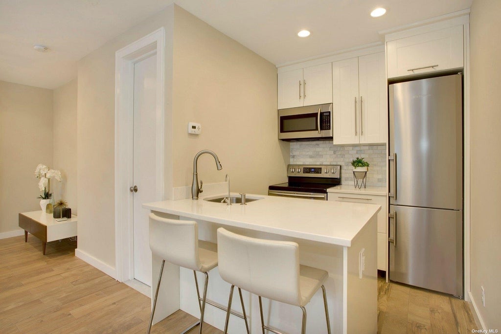 1 of 24 - 14 Crossman Place, Huntington, NY