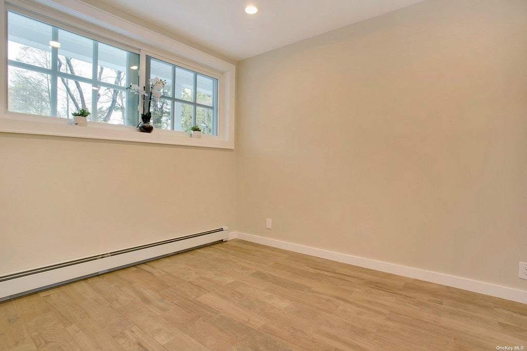 13 of 24 - 14 Crossman Place, Huntington, NY
