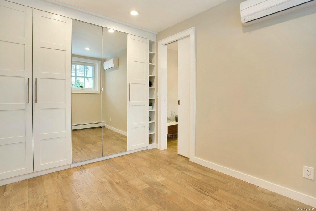 14 of 24 - 14 Crossman Place, Huntington, NY