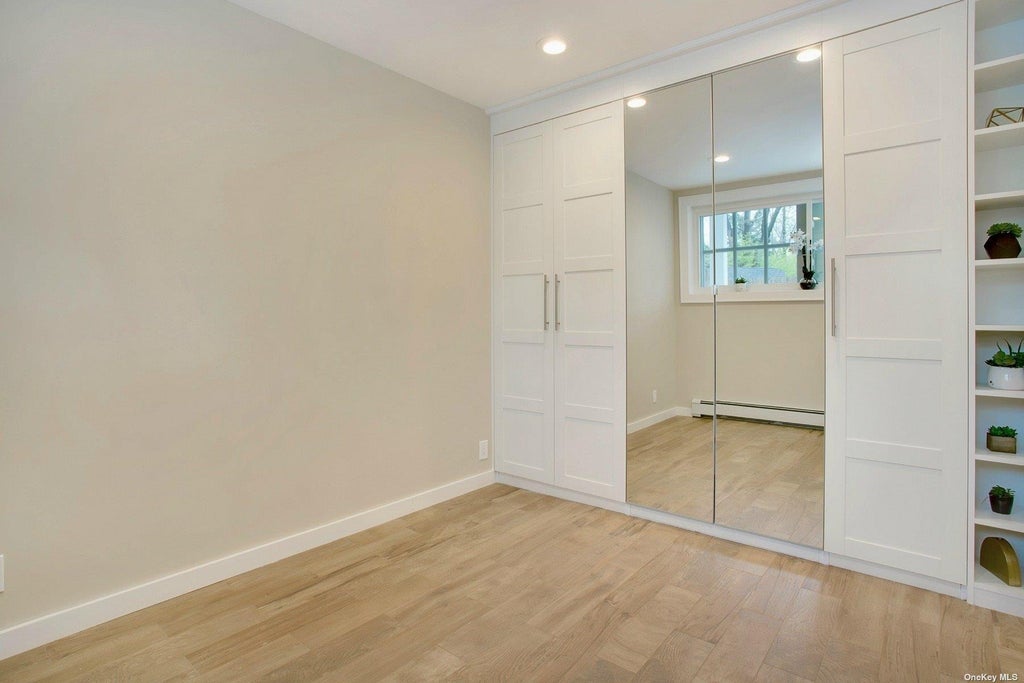 15 of 24 - 14 Crossman Place, Huntington, NY