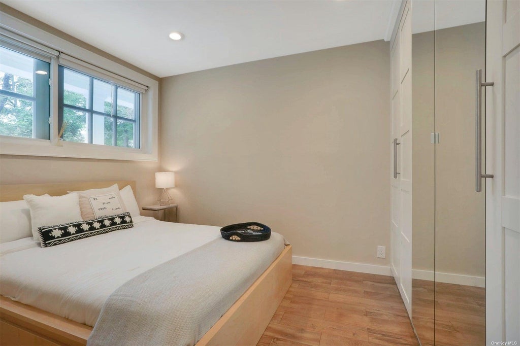 3 of 24 - 14 Crossman Place, Huntington, NY