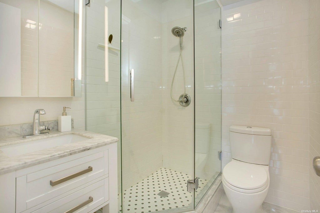 4 of 24 - 14 Crossman Place, Huntington, NY