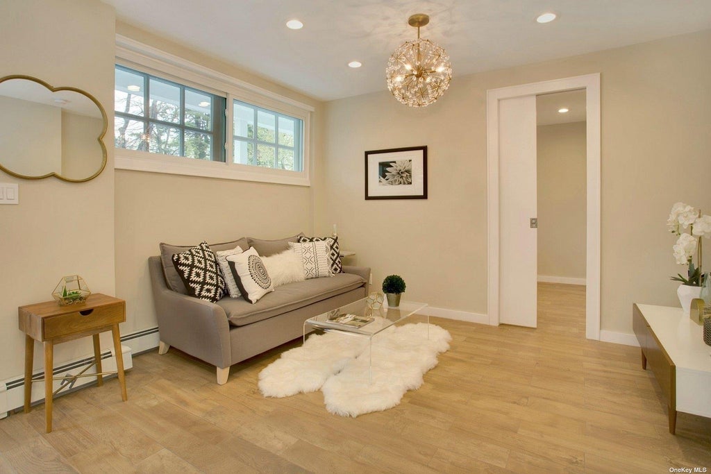 5 of 24 - 14 Crossman Place, Huntington, NY