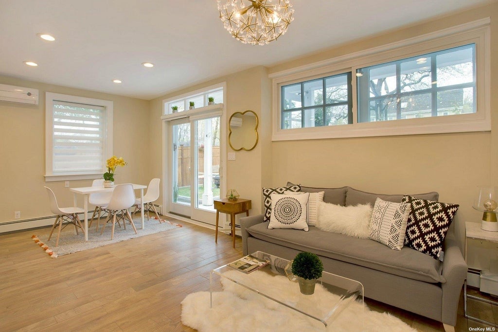 6 of 24 - 14 Crossman Place, Huntington, NY