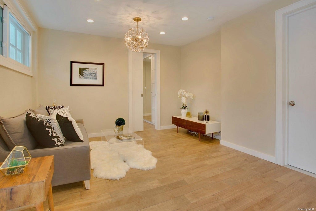 8 of 24 - 14 Crossman Place, Huntington, NY
