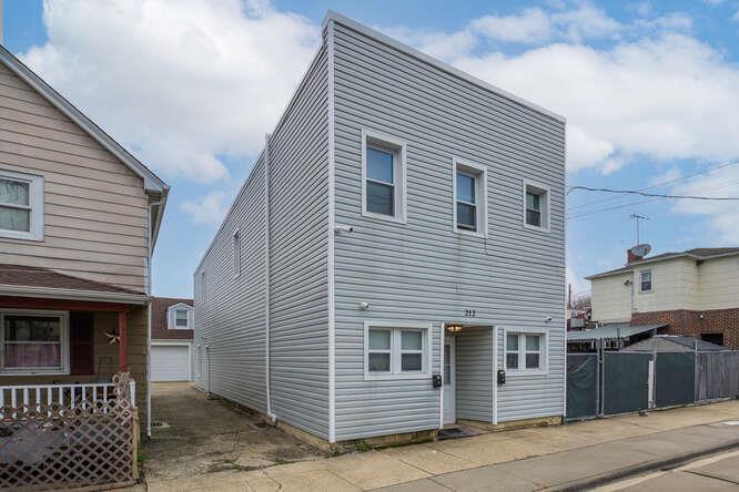 1 of 9 - 212 Jefferson, Mineola, NY