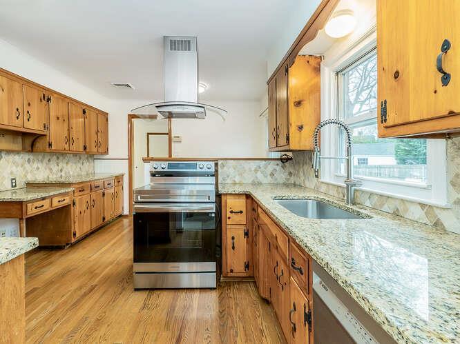 6 of 22 - 17 Beechwood Drive, Glen Head, NY