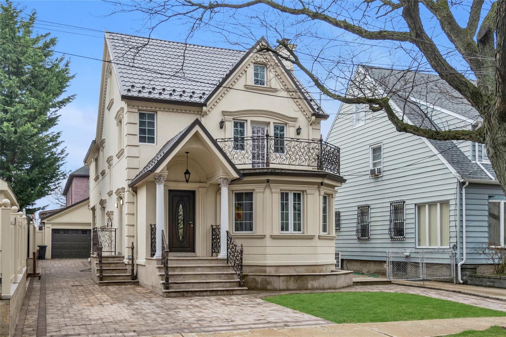 12 of 14 - 63-48 Carlton St. # 2, Rego Park, NY