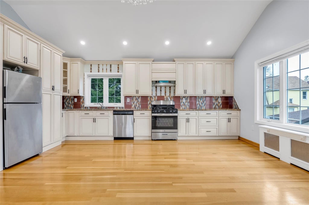4 of 14 - 63-48 Carlton St. # 2, Rego Park, NY