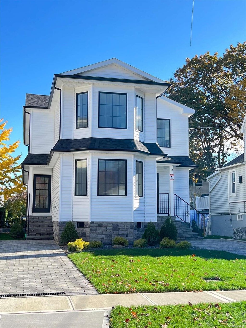 1 of 20 - 66 Graywood Road, Port Washington, NY