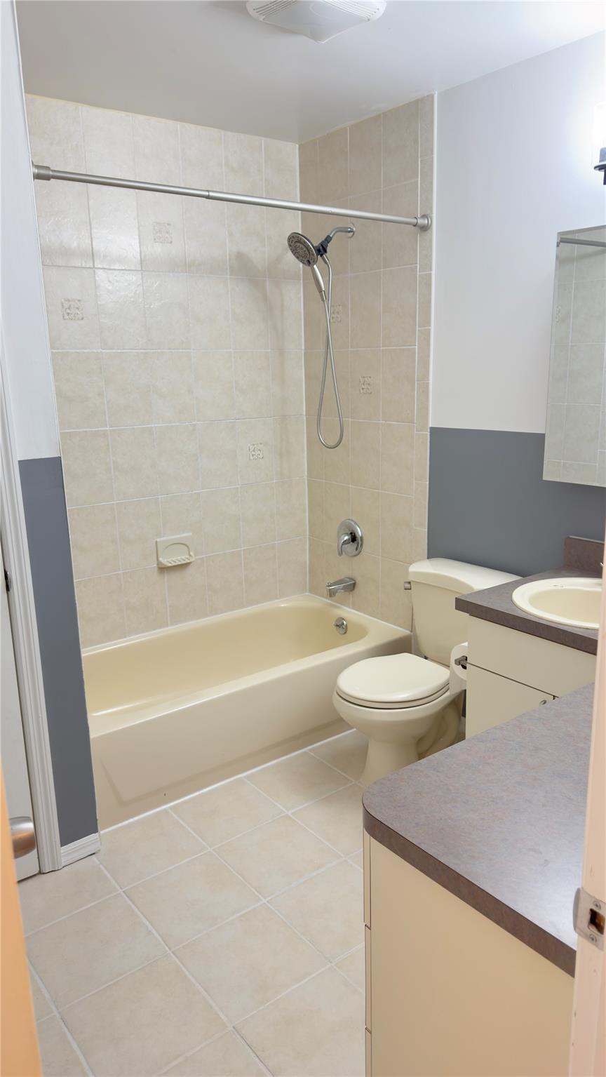 5 of 8 - 87 Palm Street, Lindenhurst, NY