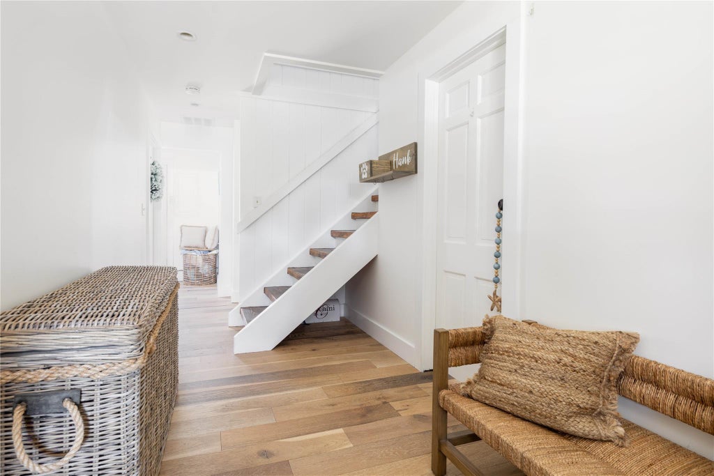 9 of 18 - 10 Cedar Avenue, Southampton, NY