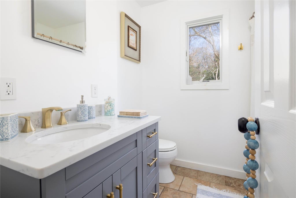 11 of 18 - 10 Cedar Avenue, Southampton, NY