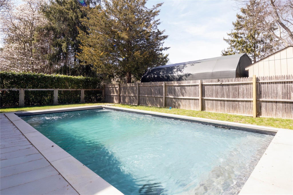 14 of 18 - 10 Cedar Avenue, Southampton, NY