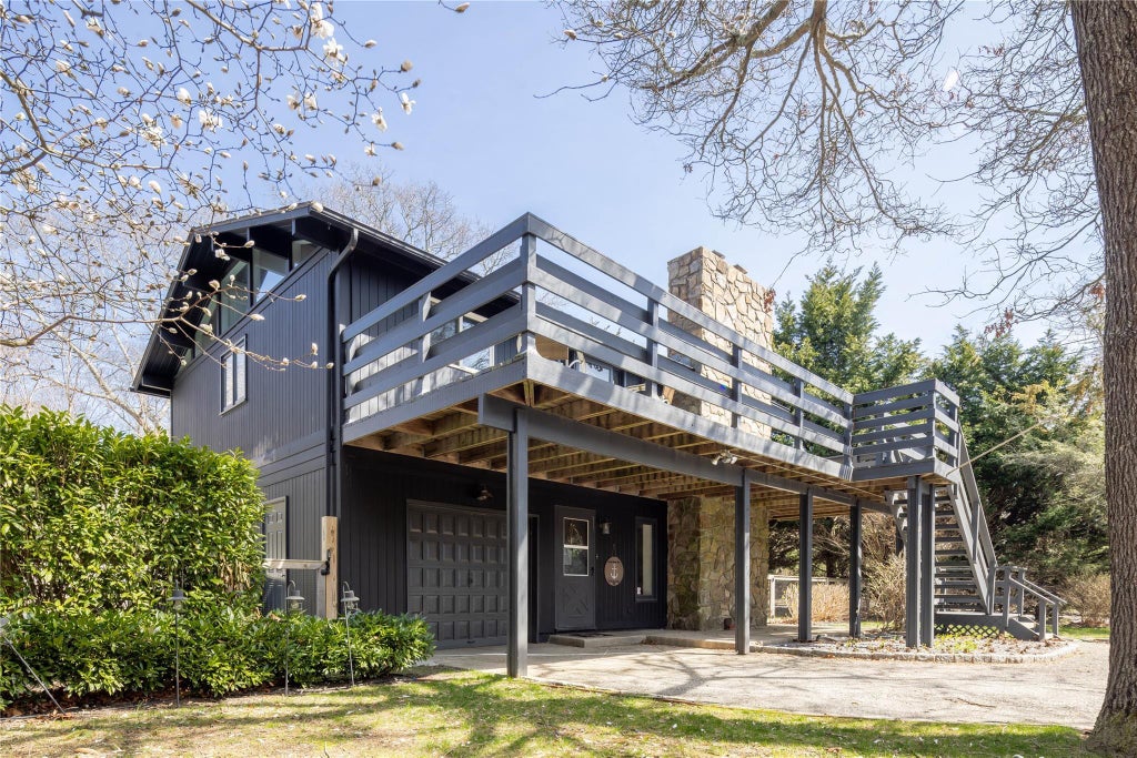 17 of 18 - 10 Cedar Avenue, Southampton, NY