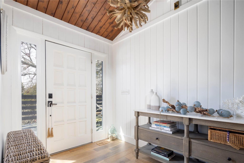 1 of 18 - 10 Cedar Avenue, Southampton, NY