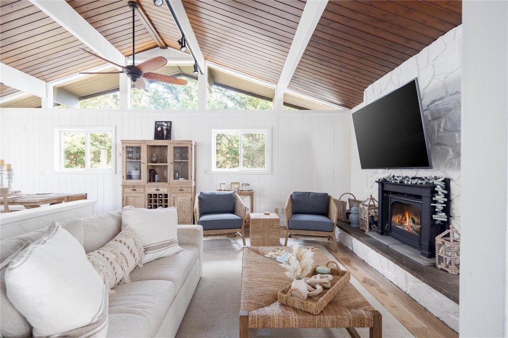 2 of 18 - 10 Cedar Avenue, Southampton, NY