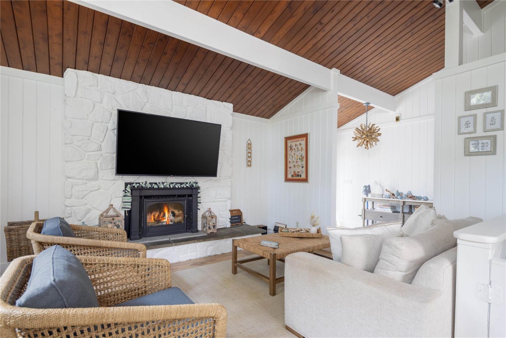 3 of 18 - 10 Cedar Avenue, Southampton, NY