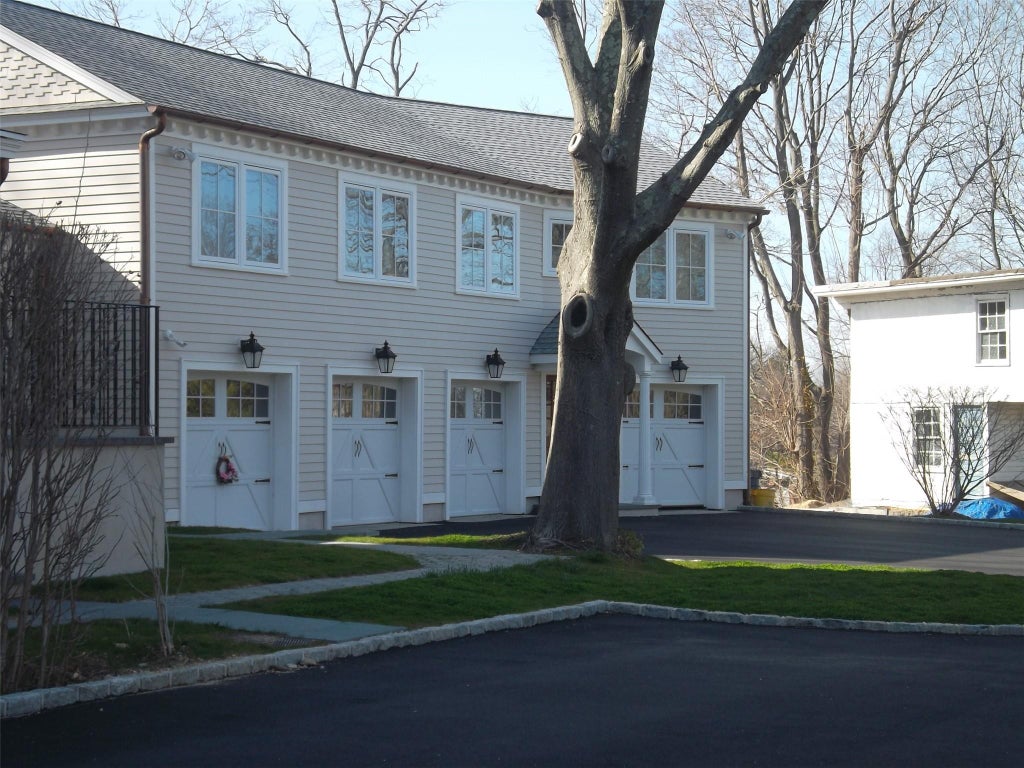 18 of 20 - 95 High St., Huntington, NY