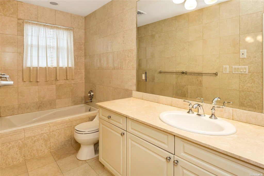 9 of 16 - 1 Portico Court # 306, Great Neck, NY