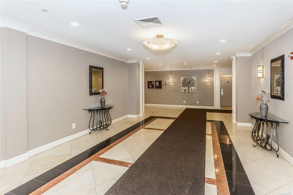 13 of 16 - 1 Portico Court # 306, Great Neck, NY