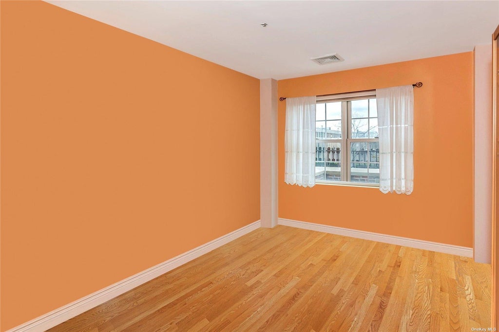 7 of 16 - 1 Portico Court # 306, Great Neck, NY
