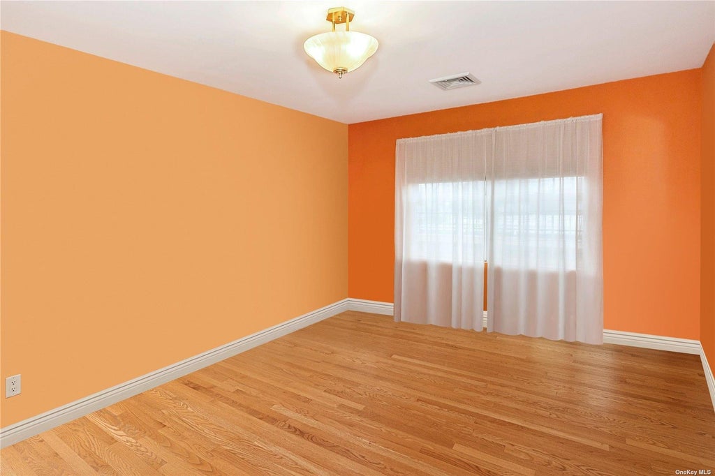 8 of 16 - 1 Portico Court # 306, Great Neck, NY
