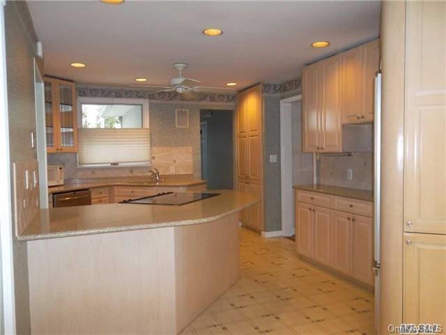 8 of 20 - 19 Mill Lane, Huntington, NY