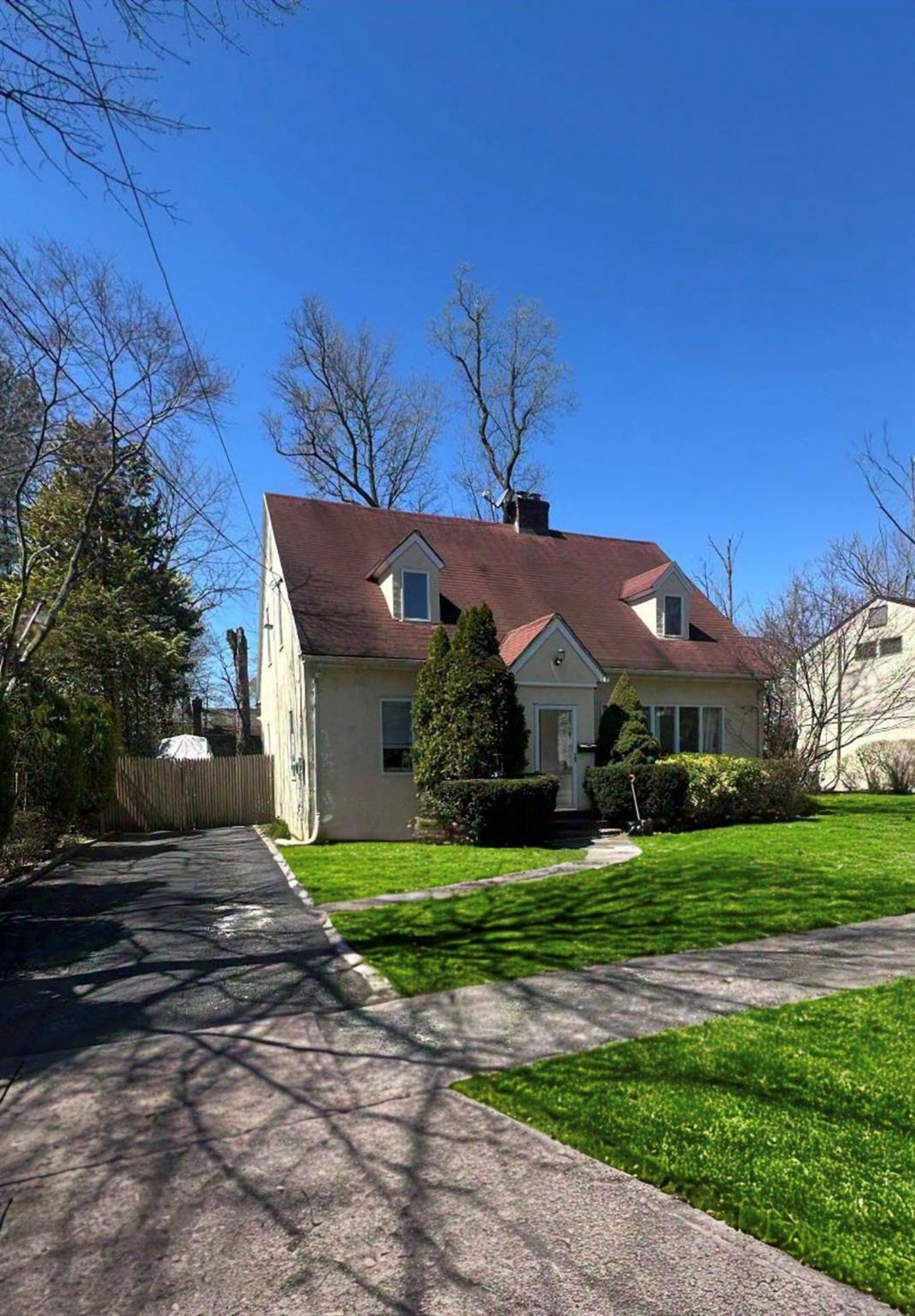 1 of 3 - 18 Burbury Lane, Great Neck, NY