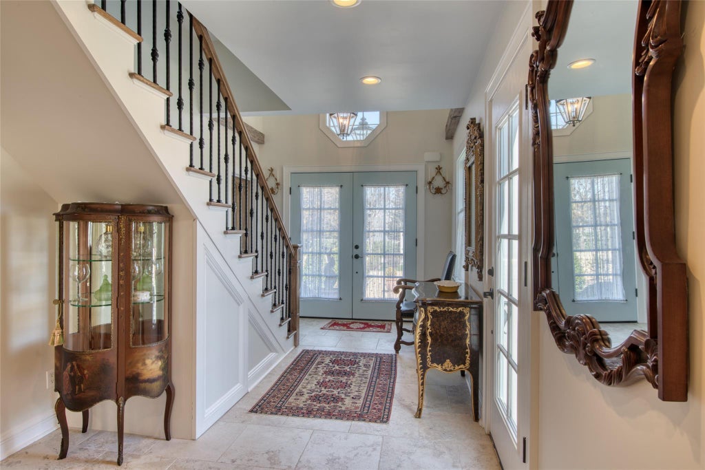 3 of 16 - 12680 Main Road, East Marion, NY