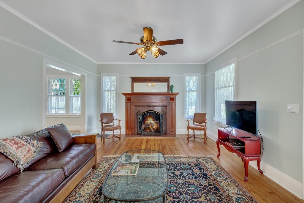 2 of 12 - 8325 Main Road, East Marion, NY