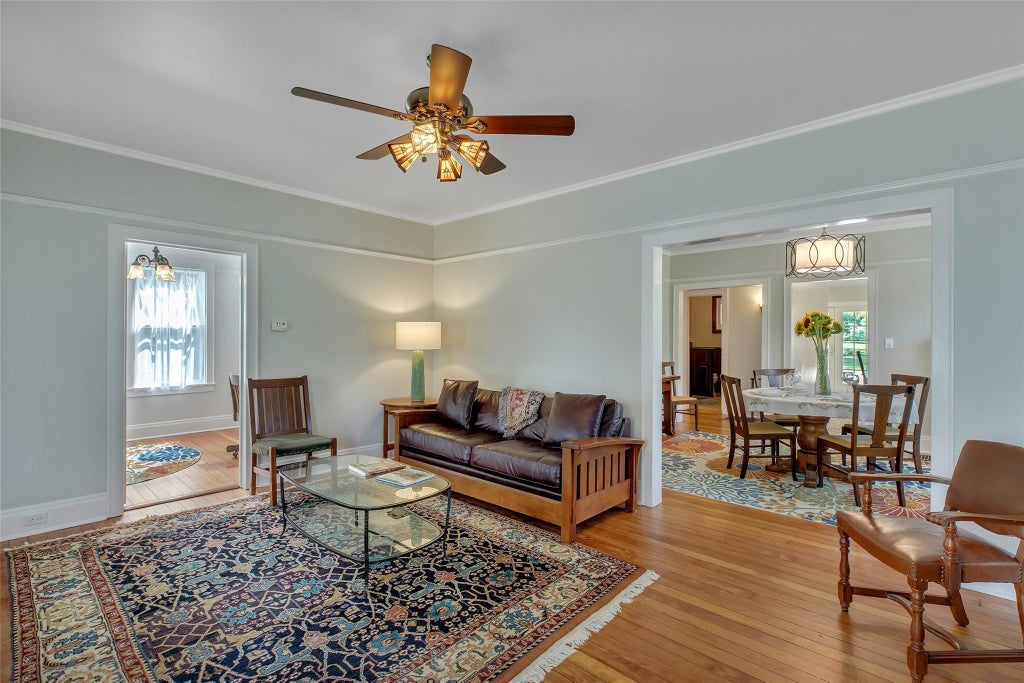 3 of 12 - 8325 Main Road, East Marion, NY