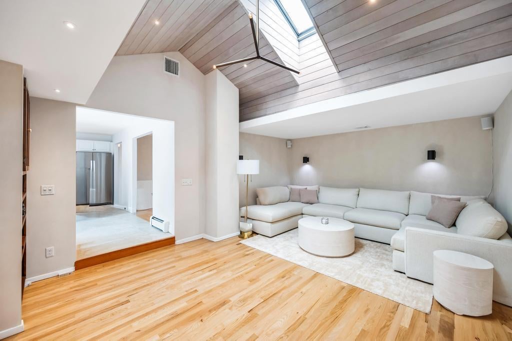 6 of 19 - 8 Lovell Road, Hampton Bays, NY