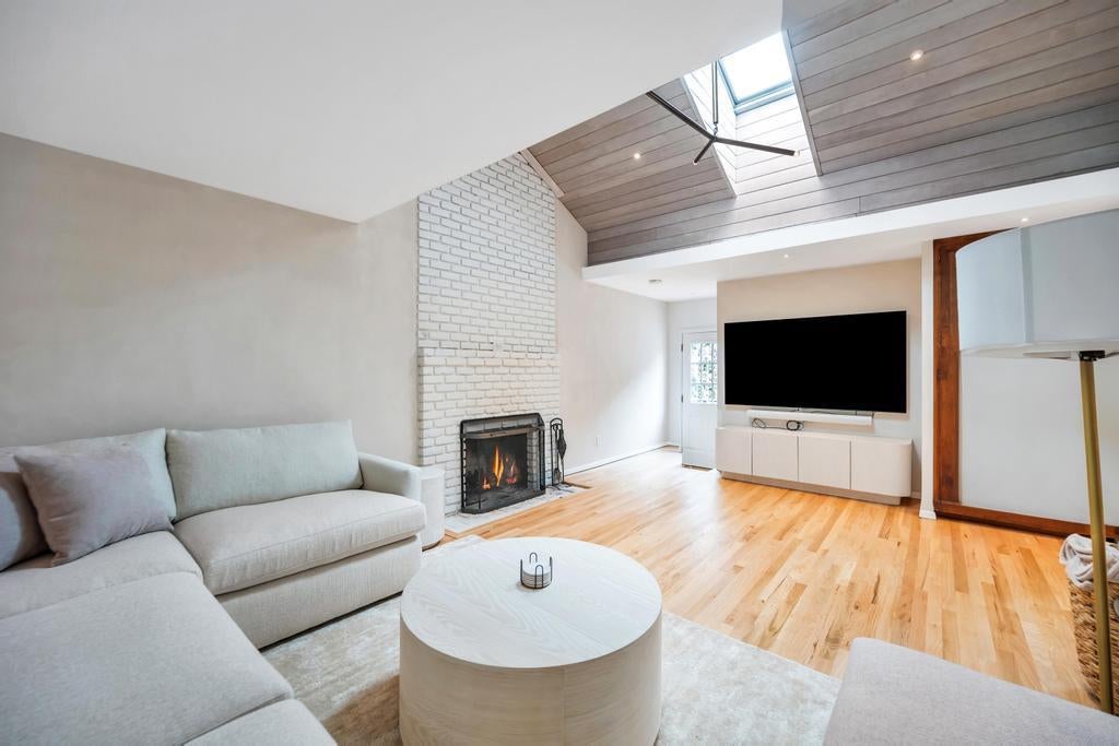 7 of 19 - 8 Lovell Road, Hampton Bays, NY