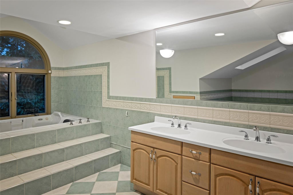 24 of 35 - 2032 Ridge Road, Muttontown, NY