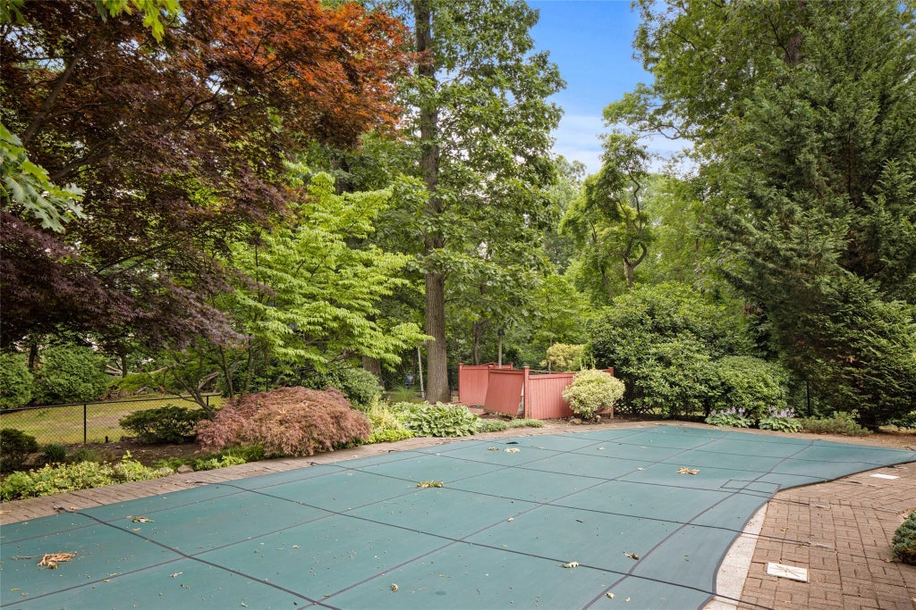 32 of 35 - 2032 Ridge Road, Muttontown, NY