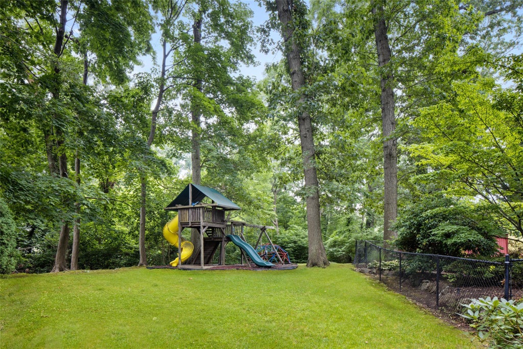 33 of 35 - 2032 Ridge Road, Muttontown, NY