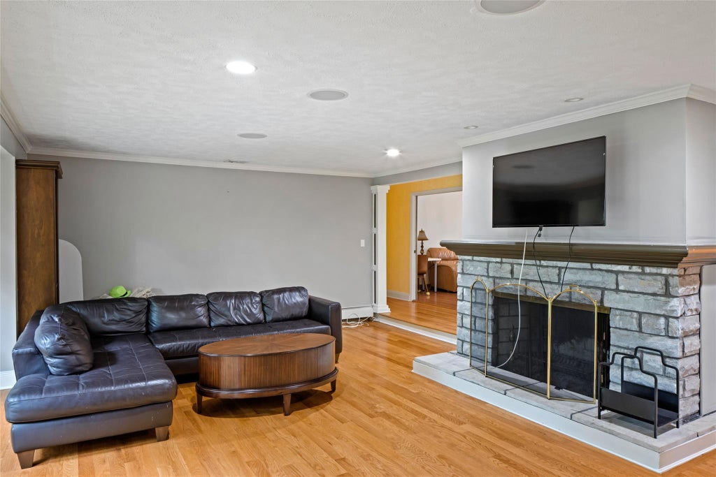 3 of 35 - 2032 Ridge Road, Muttontown, NY