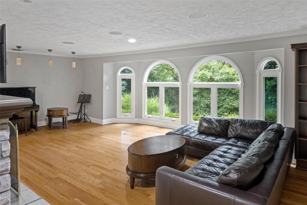 5 of 35 - 2032 Ridge Road, Muttontown, NY