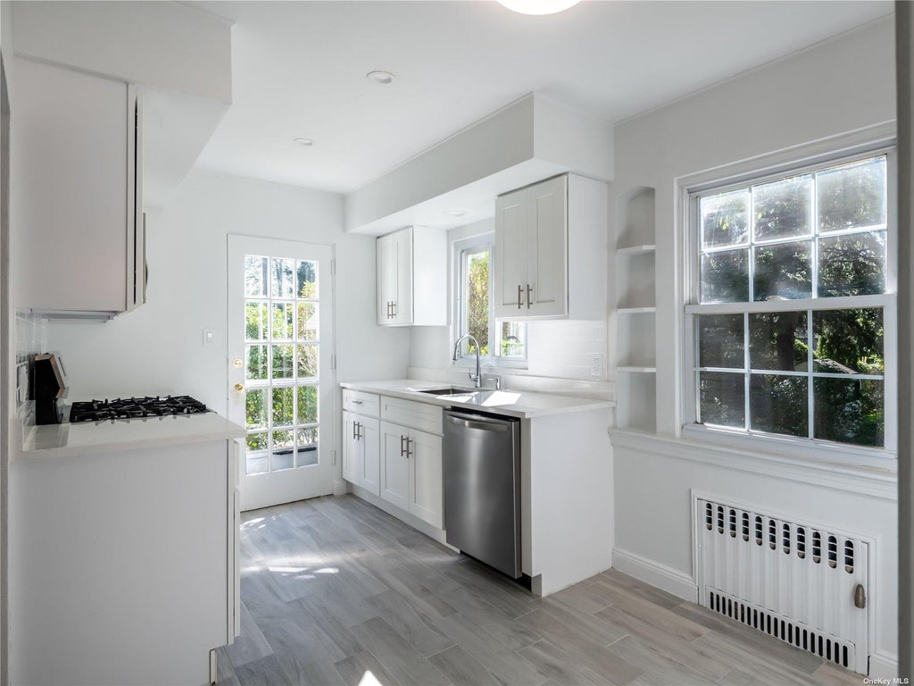14 of 31 - 109 Chase Road, Manhasset, NY