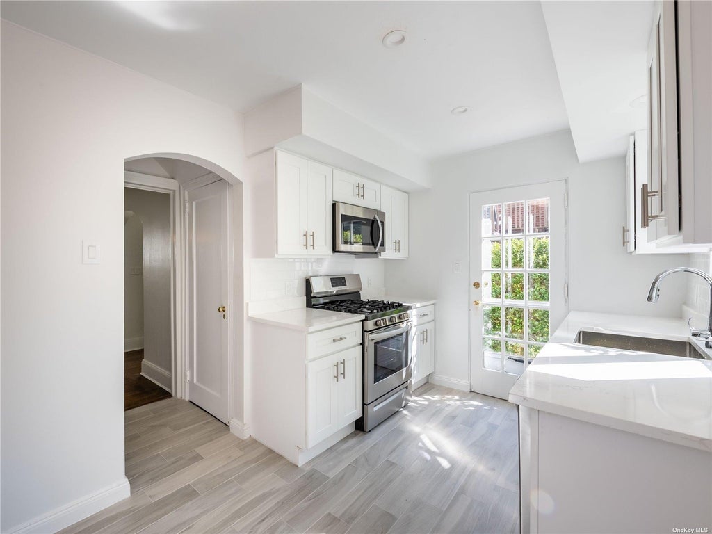 15 of 31 - 109 Chase Road, Manhasset, NY