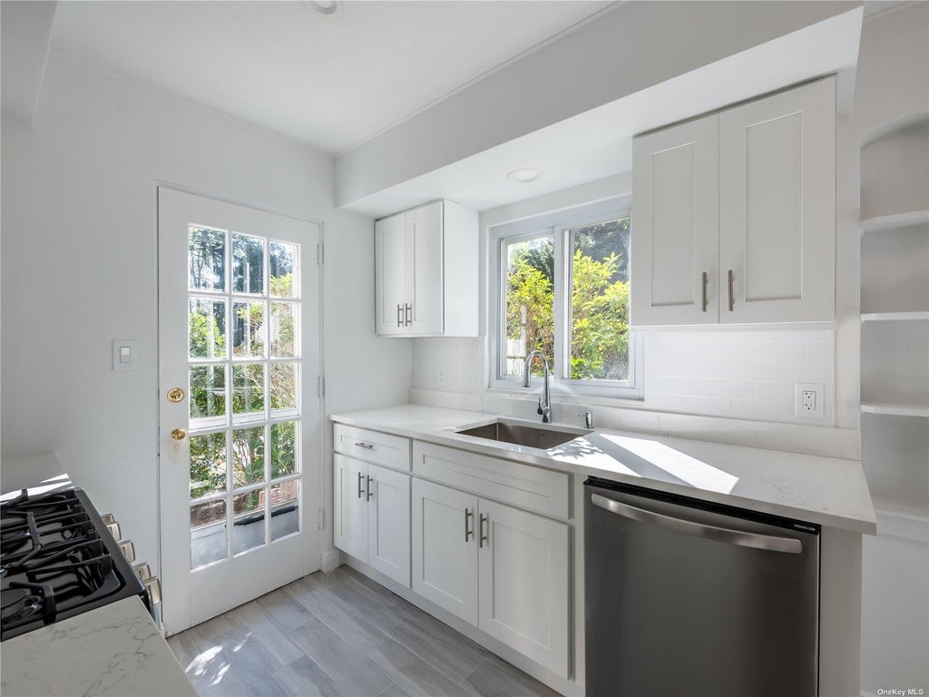 17 of 31 - 109 Chase Road, Manhasset, NY
