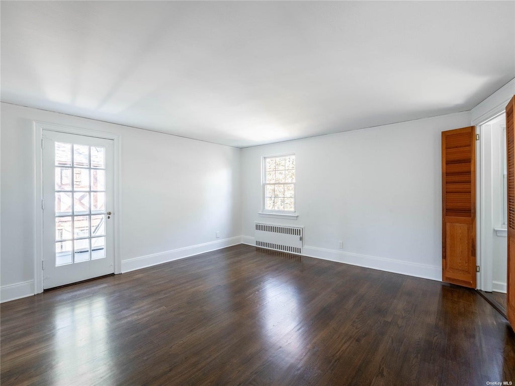 22 of 31 - 109 Chase Road, Manhasset, NY