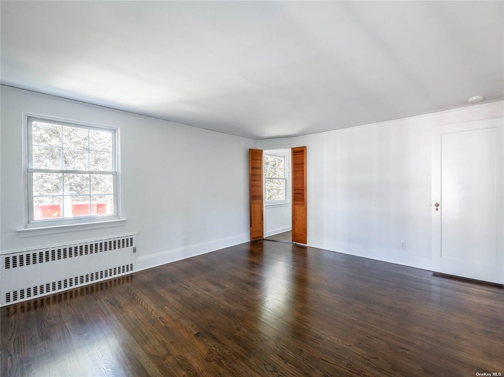 23 of 31 - 109 Chase Road, Manhasset, NY