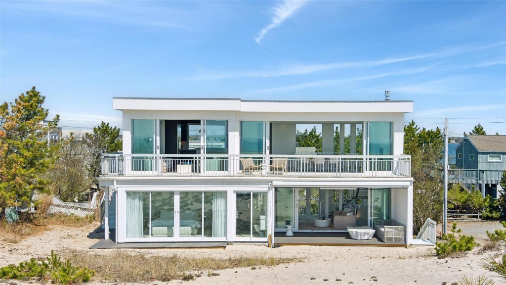 413b Dune, Westhampton Beach