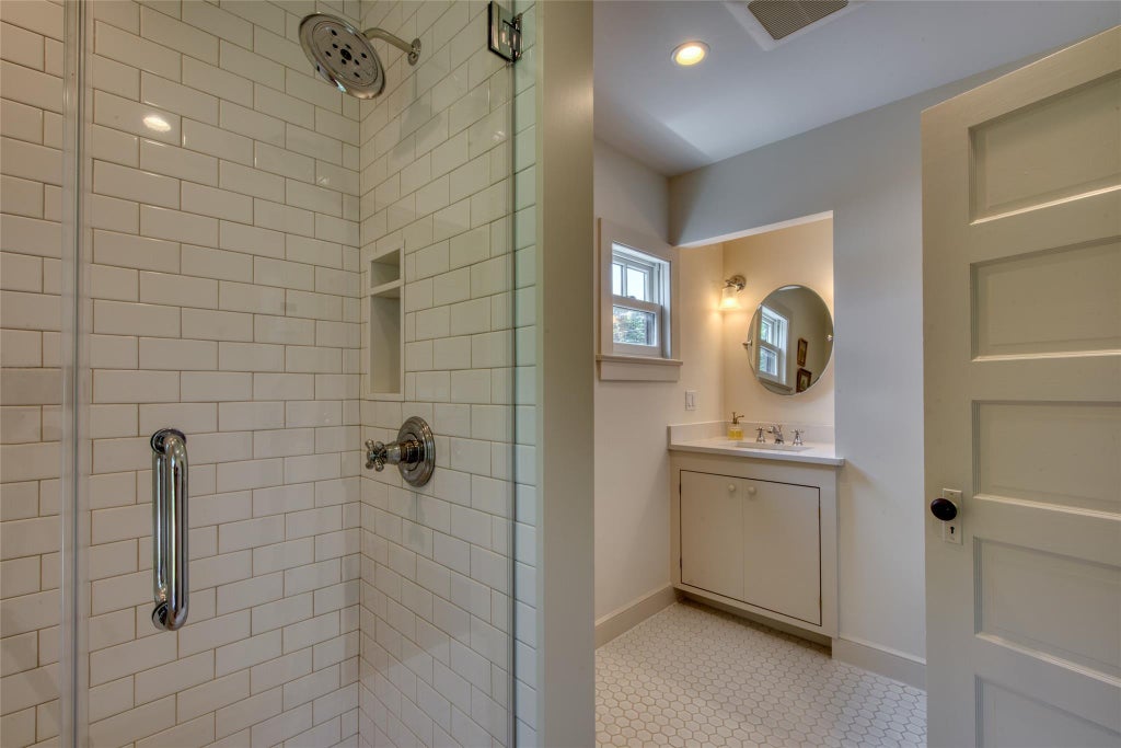 9 of 14 - 30675 Main Road, Orient, NY